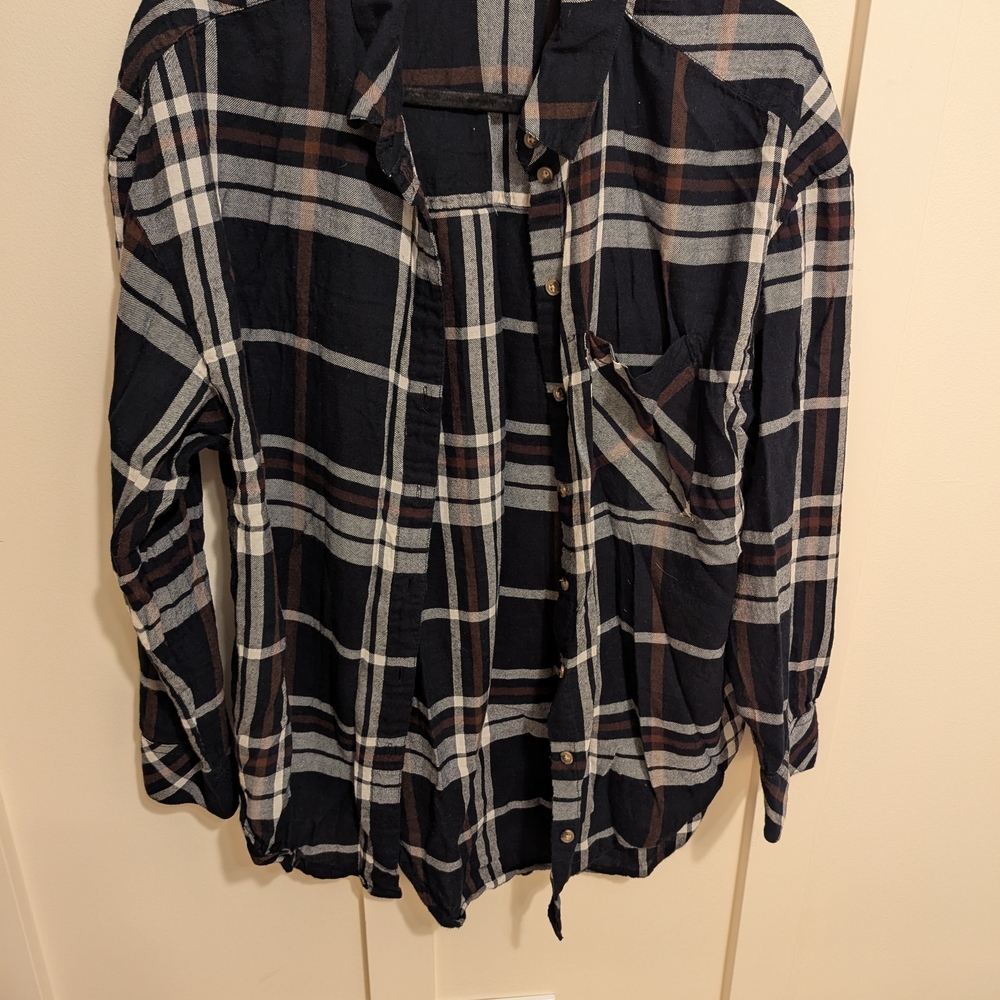 Evereve Black and White Plaid Button-Up Shirt